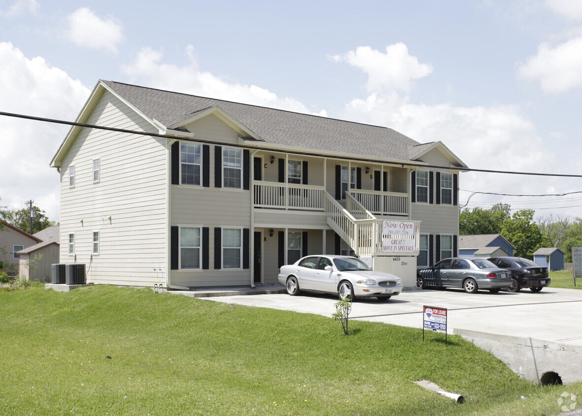 The Renaissance Apartments in Dickinson, TX