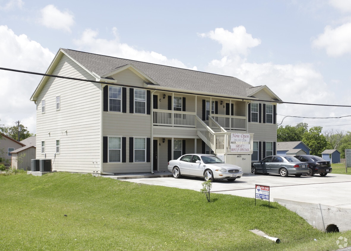 The Renaissance Apartments in Dickinson, TX