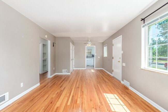 Foto del edificio - Great two bed / one bath in south Denver for rent