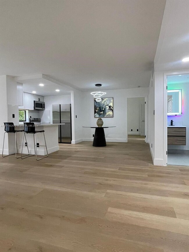 Foto del edificio - 17011 N Bay Rd