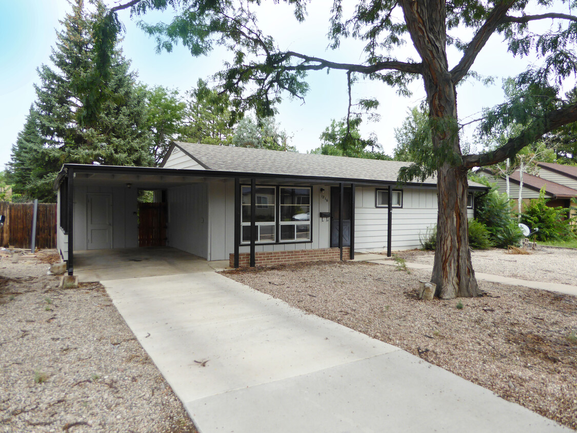Primary Photo - 1316 Crestmore Plz