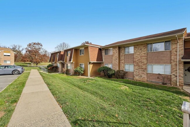 Building Photo - 1200 Bradley Ct