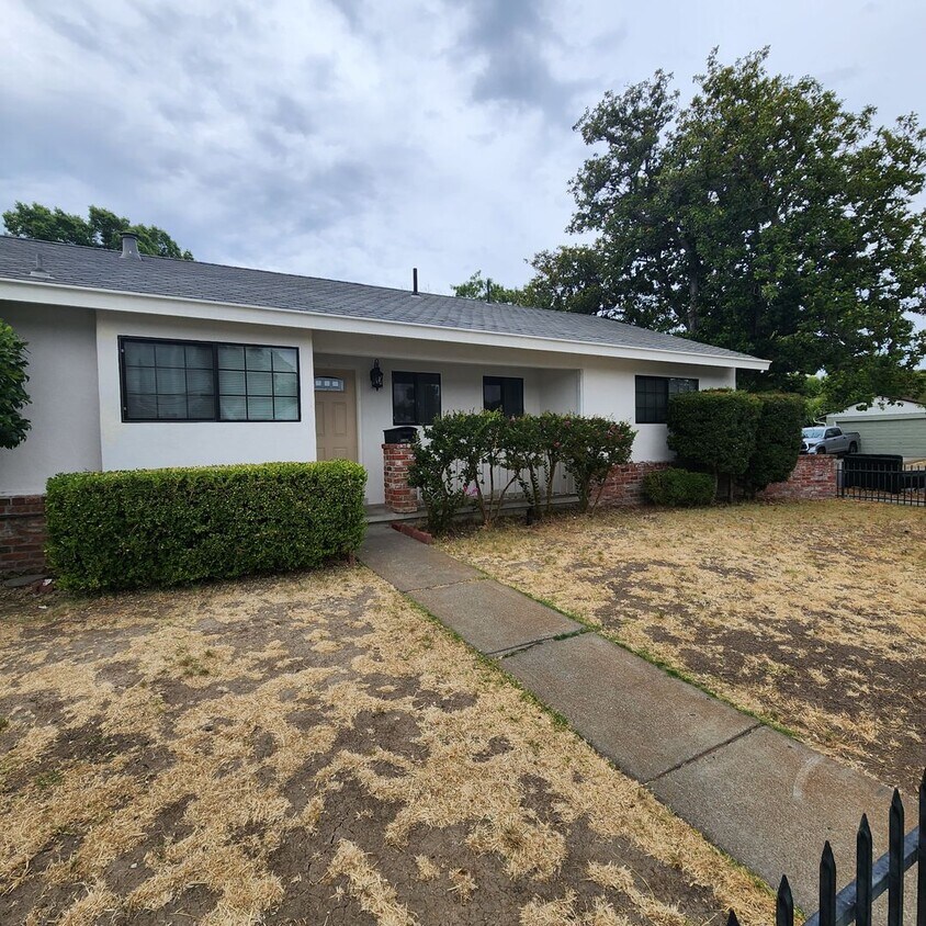 Primary Photo - 3 Br/ 2Bath Concord with bonus room