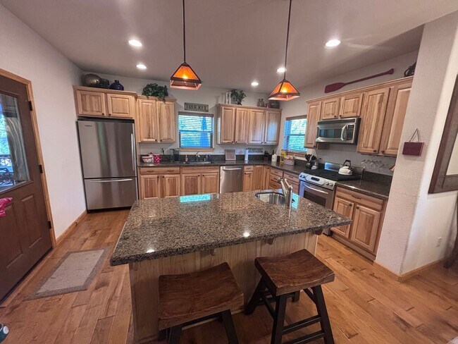 Building Photo - Truckee Ski Lease Available
