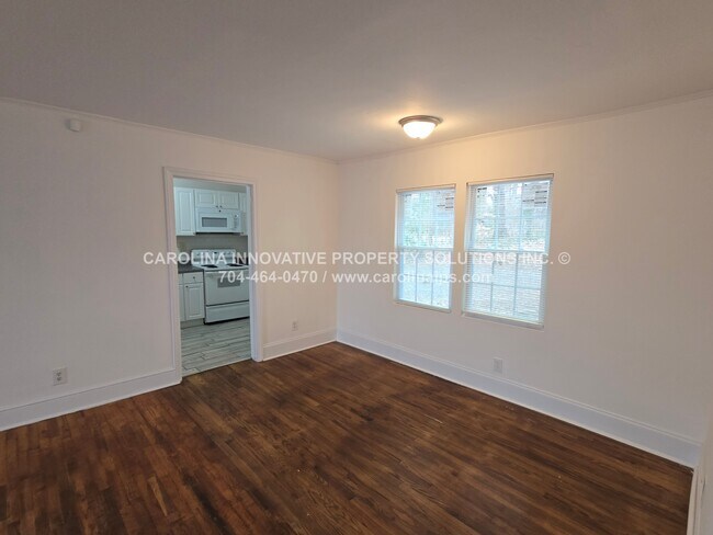 Foto del edificio - 2711 Beech Nut Rd