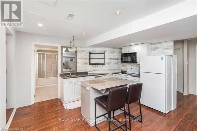 Building Photo - 14 Ormonde Ave