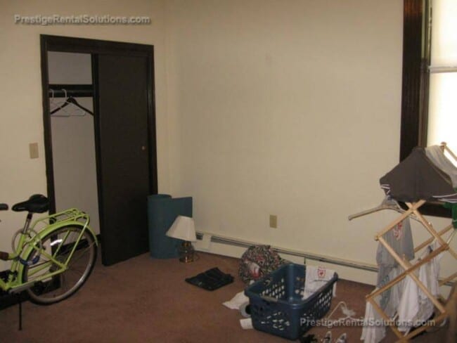 Building Photo - 165 Main St