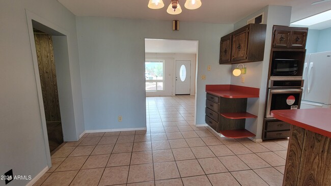 Building Photo - 601 Cll Del Sud