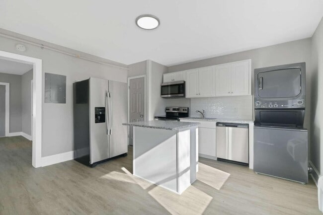 Building Photo - 907 Maple Ave SW