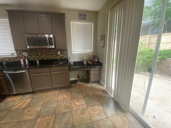 Foto del edificio - 10850 Trotwood Way