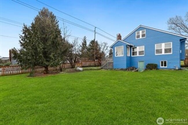 Foto del edificio - Charming Greenwood Home !