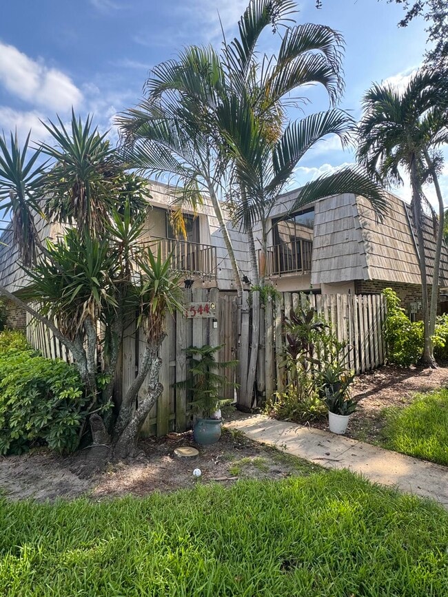 Foto del edificio - 1544 Forest Lakes Cir