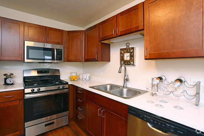 2HAB, 1BA - Cocina - Belmont Tower Apartments