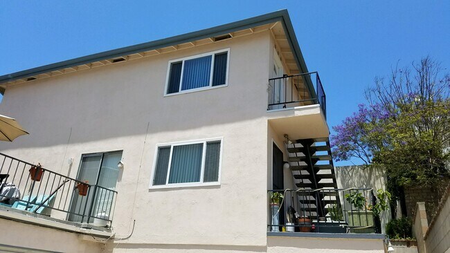 Apt C upstairs rear unit - 1915 Ruhland Ave
