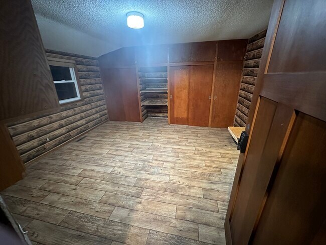 Master Bedroom - 307 N Mary St