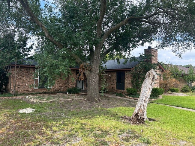 Building Photo - 2521 Dillon Dr