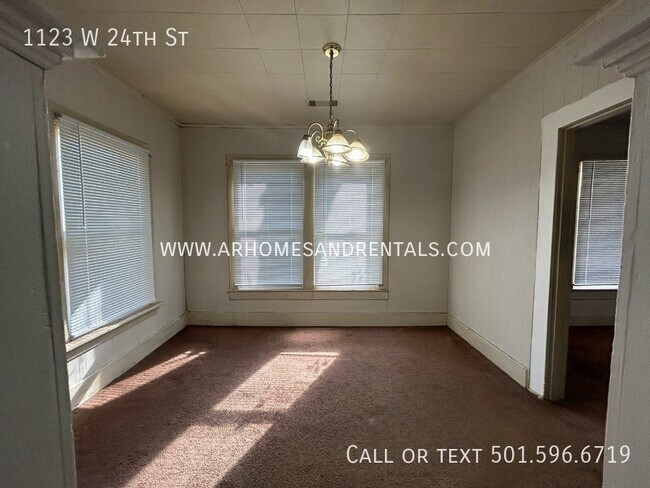Building Photo - 1123 W 24th St | $695 | 3 beds, 1 full bath