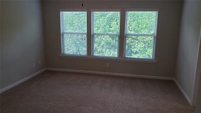 Building Photo - 163 Northfield Cir