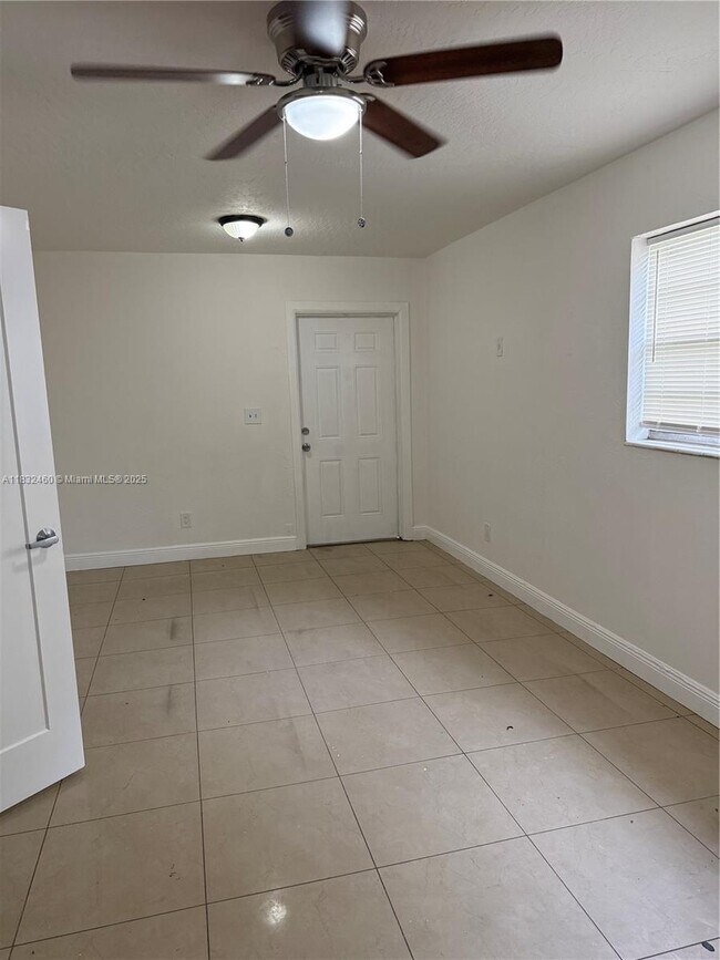 Foto del edificio - 2736 NW 15th Ct