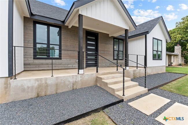 Foto del edificio - 2204 Magnolia Dr