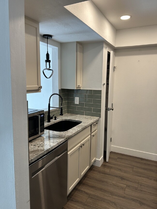 Building Photo - 3550 S Harlan St