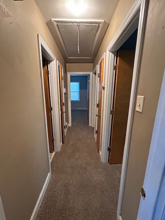 Foto del edificio - 3-bedroom, 1.5-bedroom brick home