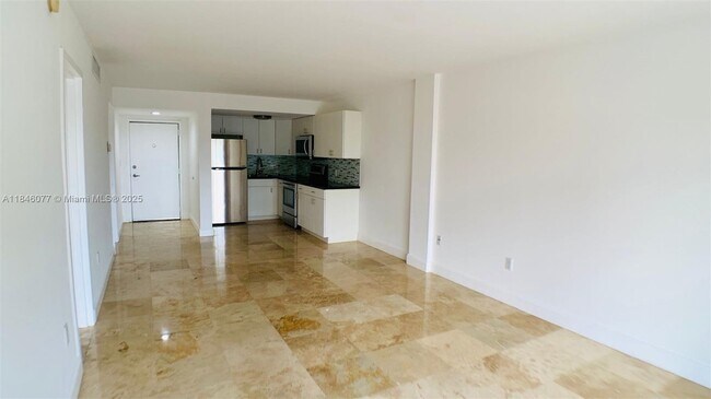 Foto del edificio - 1650 NE 115th St
