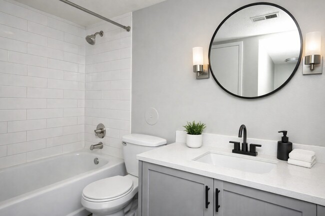 Building Photo - Waterford Square