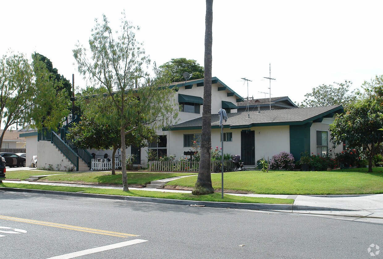 Primary Photo - 2284 Pomona Ave