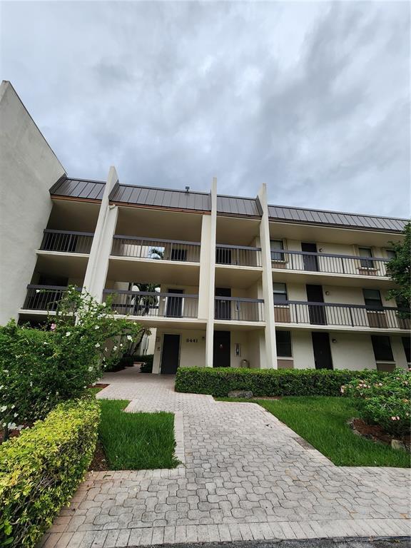 Building Photo - 8441 Forest Hills Dr