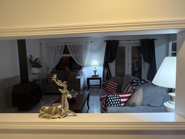 Building Photo - 1053 Danby Rd