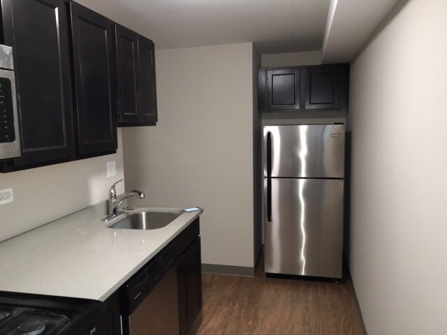 Interior Photo - 720 Crescent St