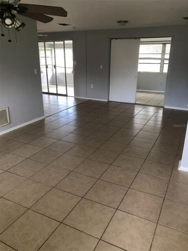 Foto del edificio - 3055 Primrose Dr