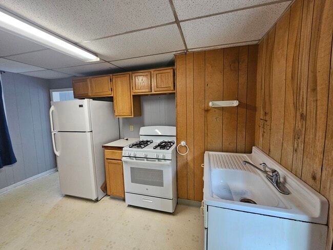 Building Photo - 147 Eagle St