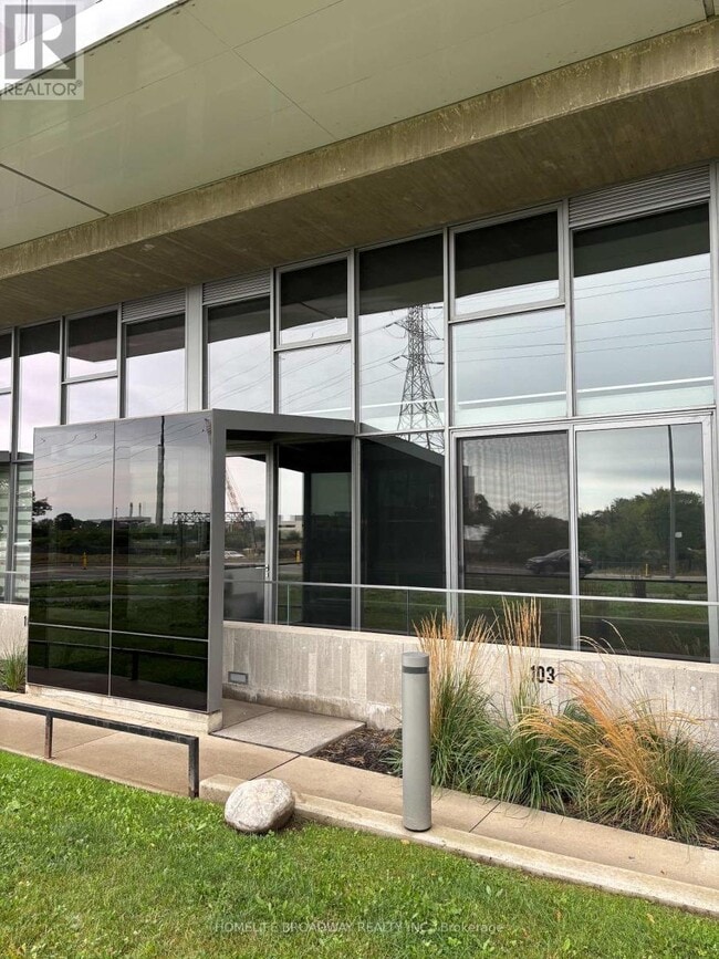 Building Photo - 170 Bayview Ave