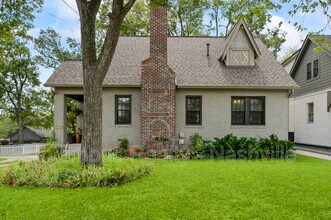 Building Photo - 2529 Ashwood Ave