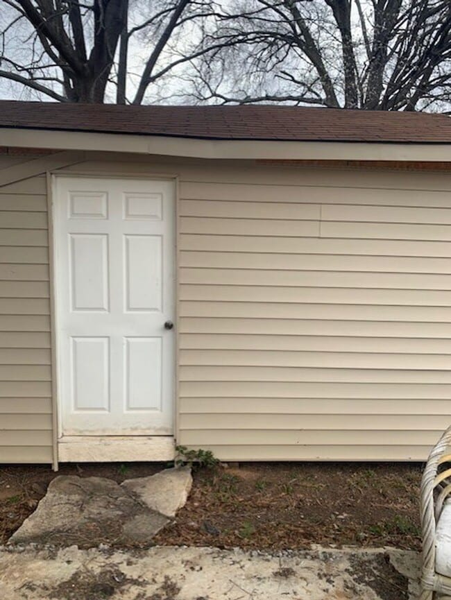 Building Photo - 215 Culp St