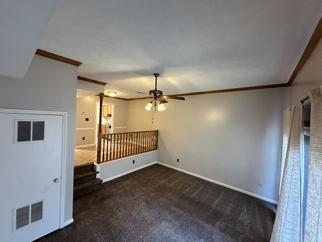 Building Photo - 658 Carriage Cir