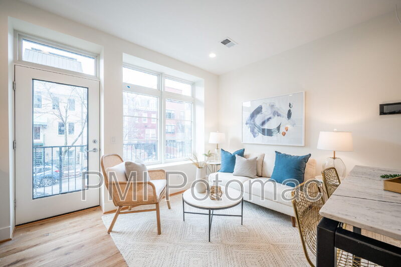 Primary Photo - 2419 Ontario Rd NW