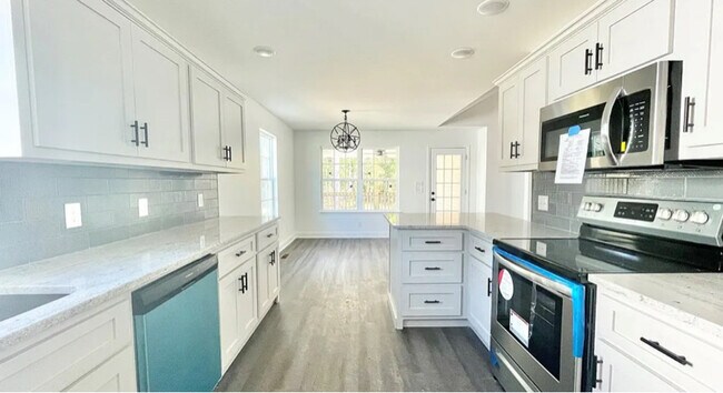 Foto del edificio - 3128 Crow Rd NE
