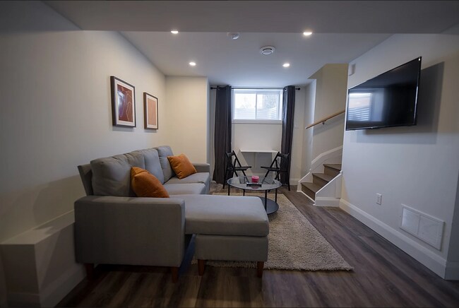 Photo du bâtiment - 858 Bronson Ave