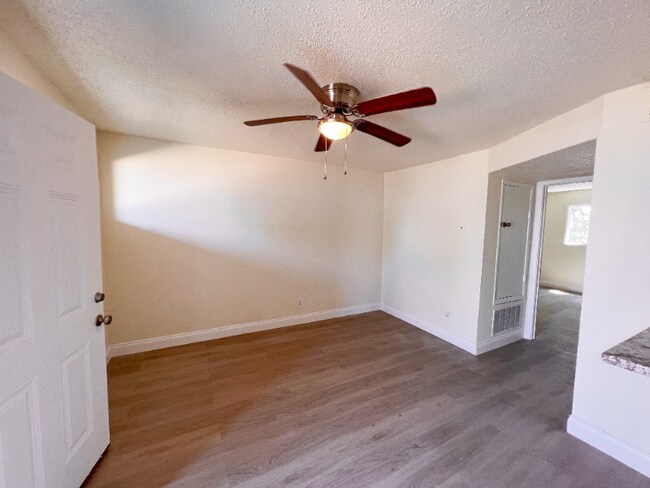 Building Photo - 105 Cypress Dr