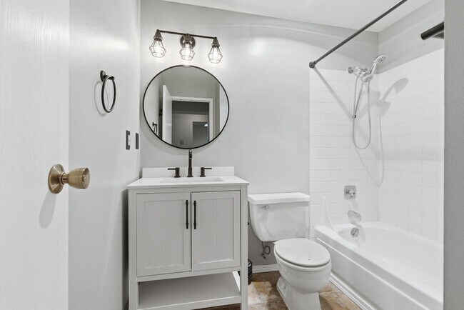 Foto del edificio - 6121 E 6th Ave