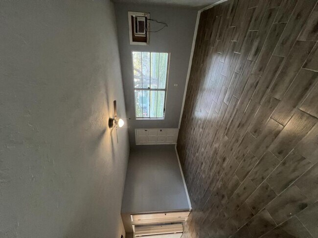 Foto del edificio - 63 S Davis St