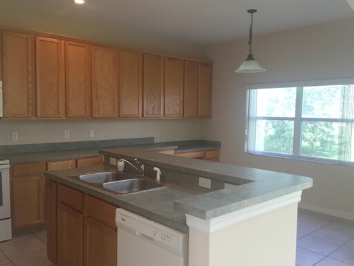 Building Photo - 2718 Star Grass Cir