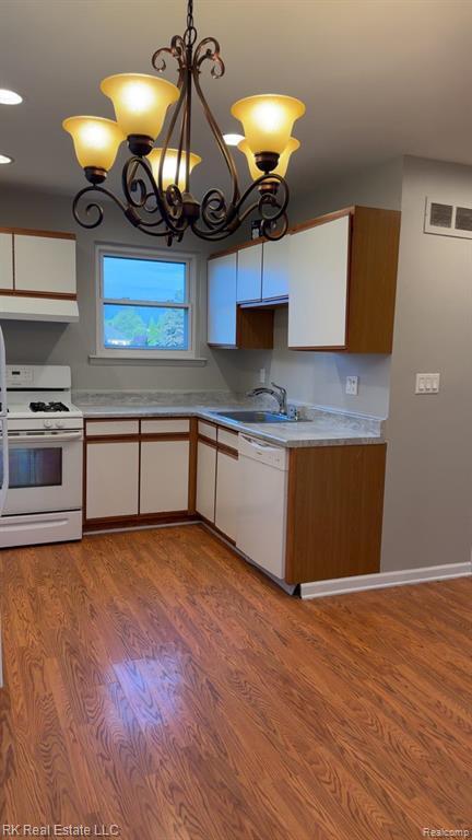 Foto del edificio - 2824 Roundtree Dr