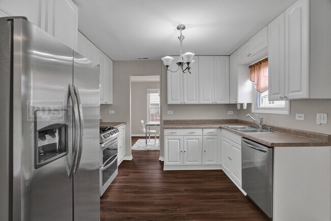 Building Photo - 111 Hesterman Dr