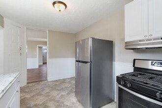 Building Photo - 392 E Maple St