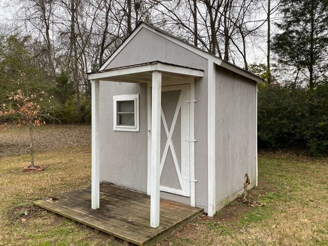 Photo - Updated townhouse close to lake