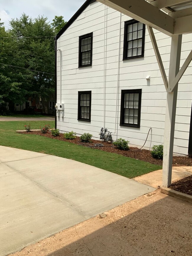 Building Photo - 108 Myrtle Dr